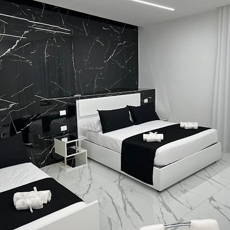 White Elegance Luxury B&B Caserta Bagian luar foto