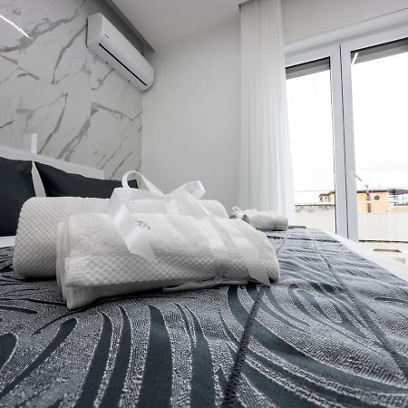 White Elegance Luxury B&B Caserta Bagian luar foto
