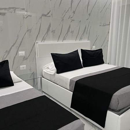 White Elegance Luxury B&B Caserta Bagian luar foto
