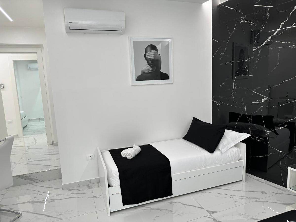 White Elegance Luxury B&B Caserta Bagian luar foto