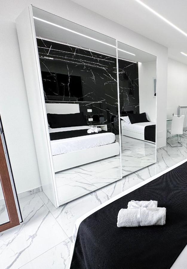 White Elegance Luxury B&B Caserta Bagian luar foto