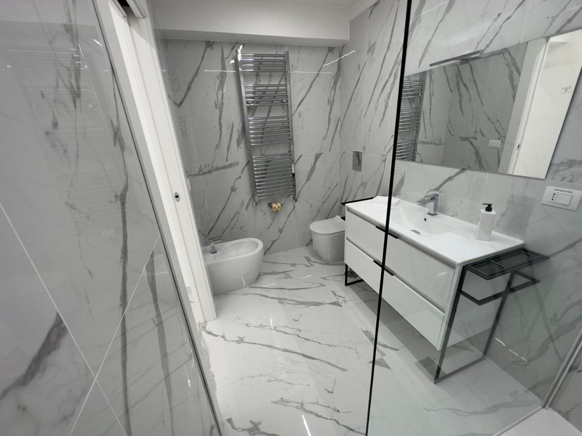 White Elegance Luxury B&B Caserta Bagian luar foto