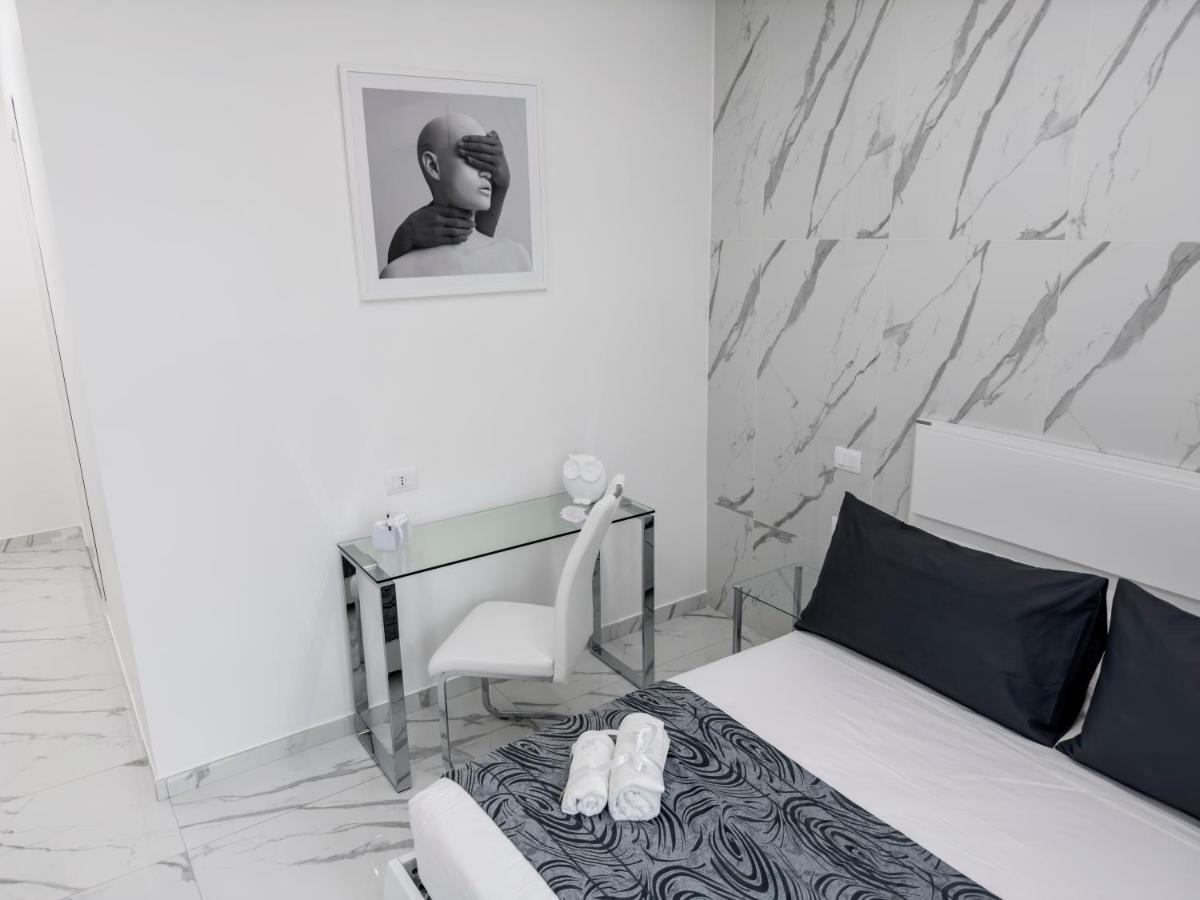 White Elegance Luxury B&B Caserta Bagian luar foto