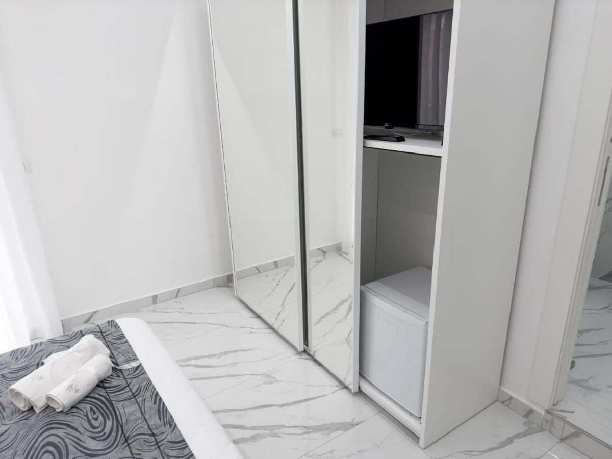 White Elegance Luxury B&B Caserta Bagian luar foto