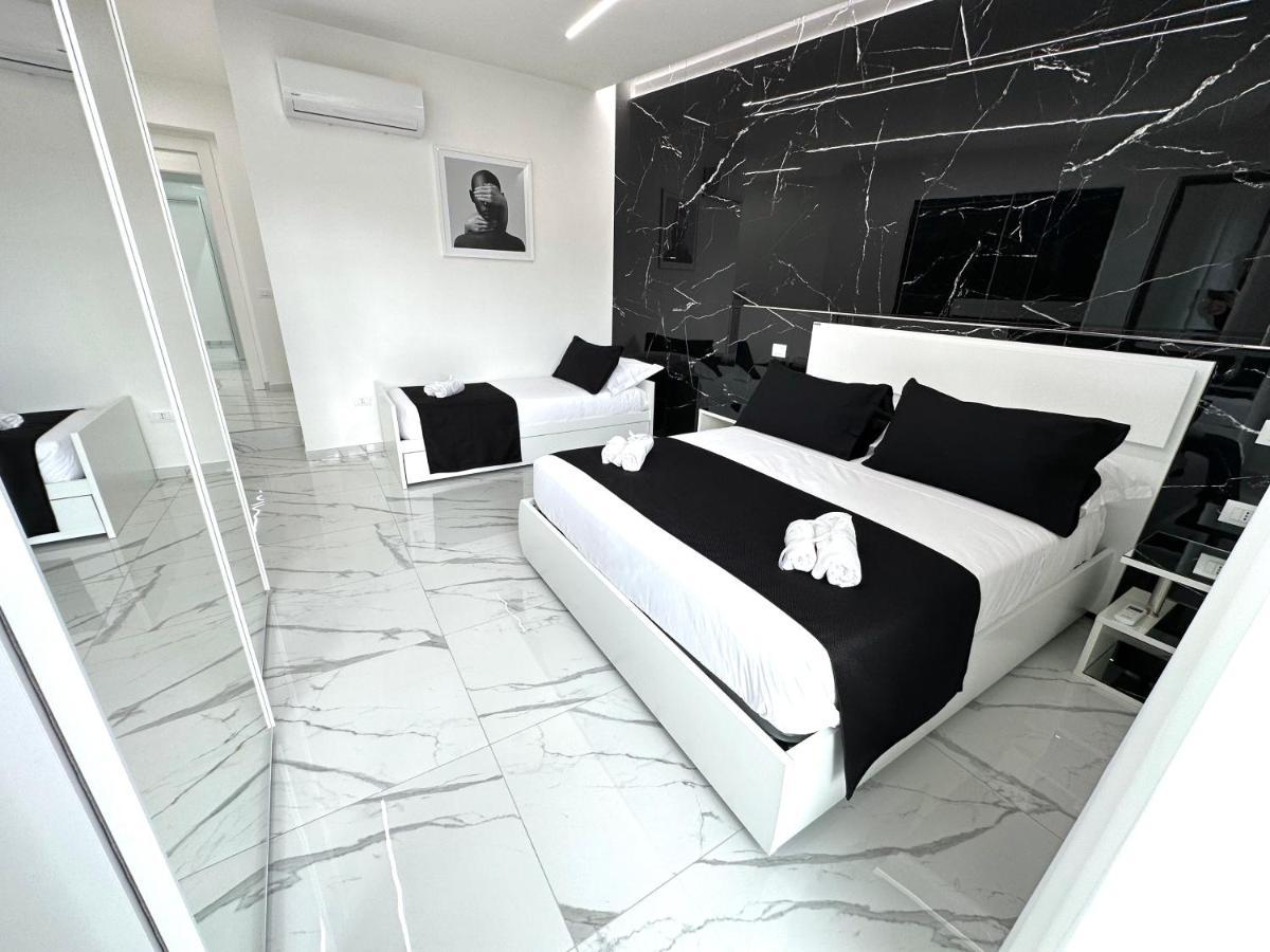 White Elegance Luxury B&B Caserta Bagian luar foto