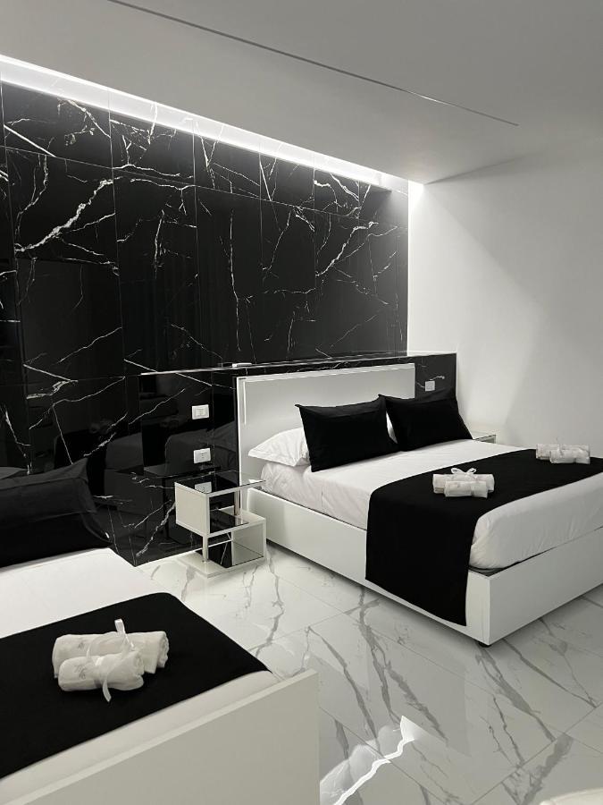 White Elegance Luxury B&B Caserta Bagian luar foto