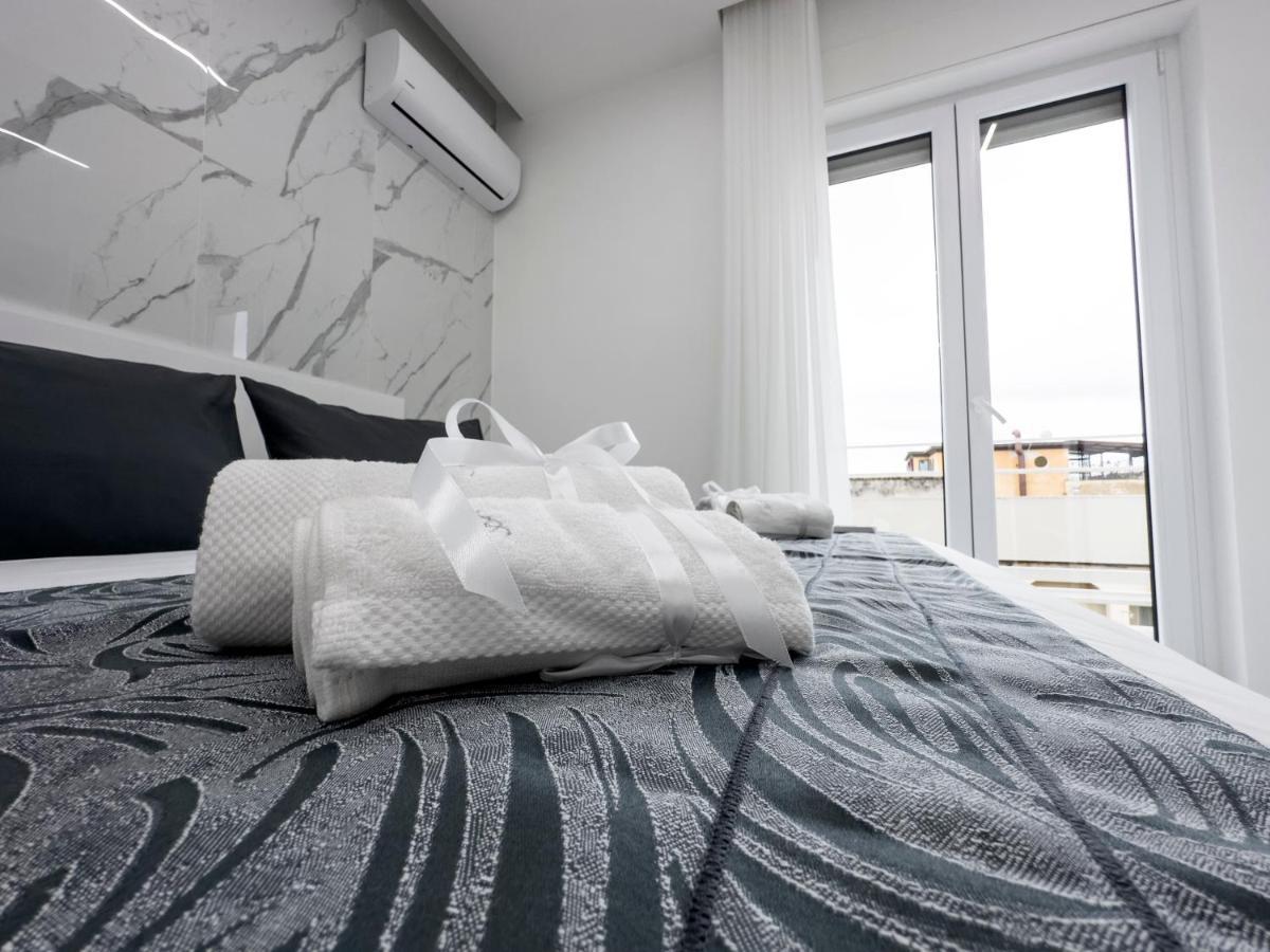 White Elegance Luxury B&B Caserta Bagian luar foto
