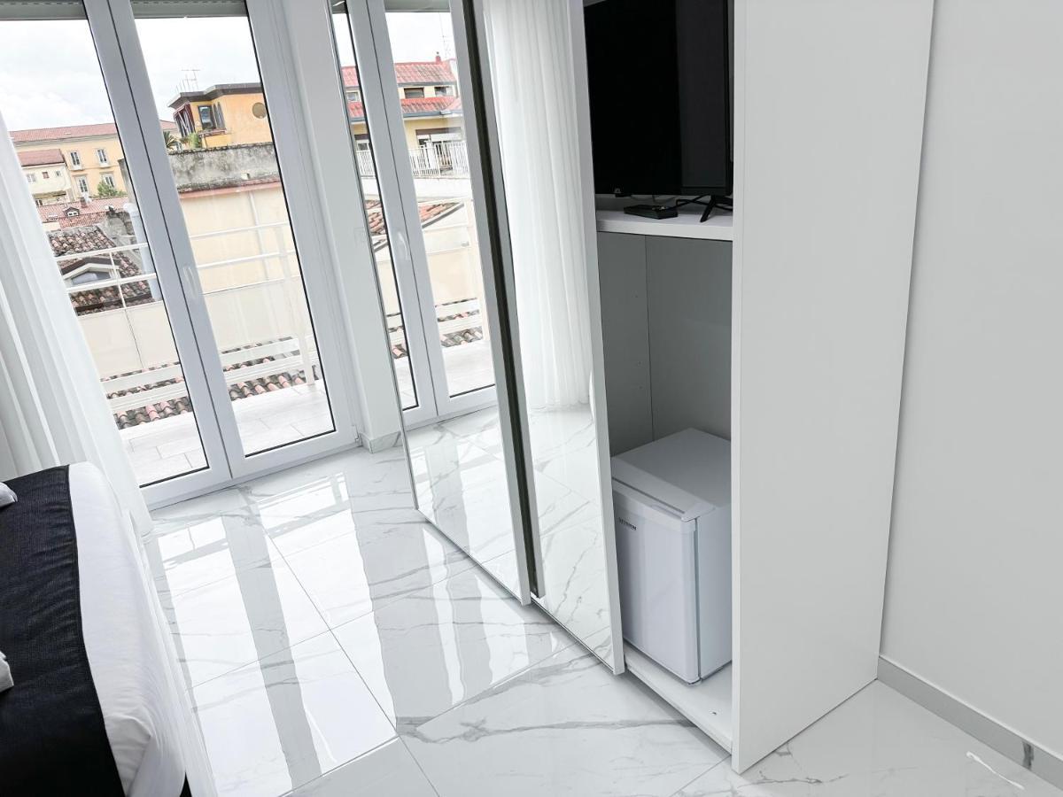 White Elegance Luxury B&B Caserta Bagian luar foto