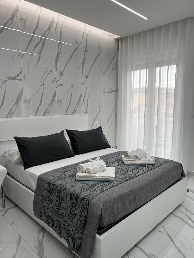 White Elegance Luxury B&B Caserta Bagian luar foto
