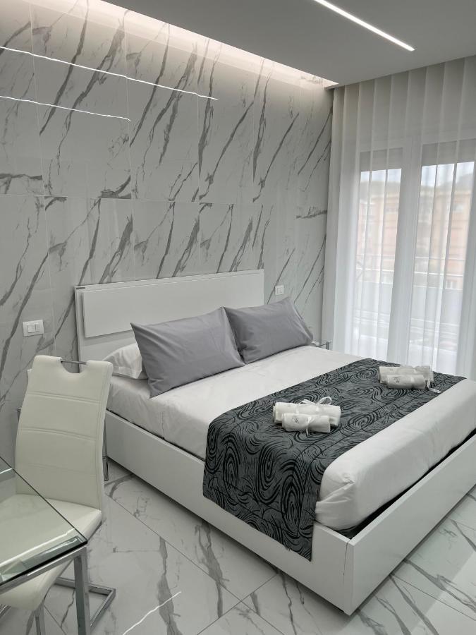 White Elegance Luxury B&B Caserta Bagian luar foto