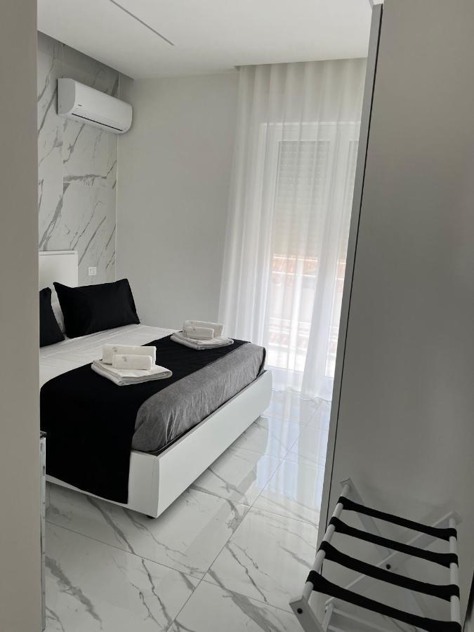 White Elegance Luxury B&B Caserta Bagian luar foto
