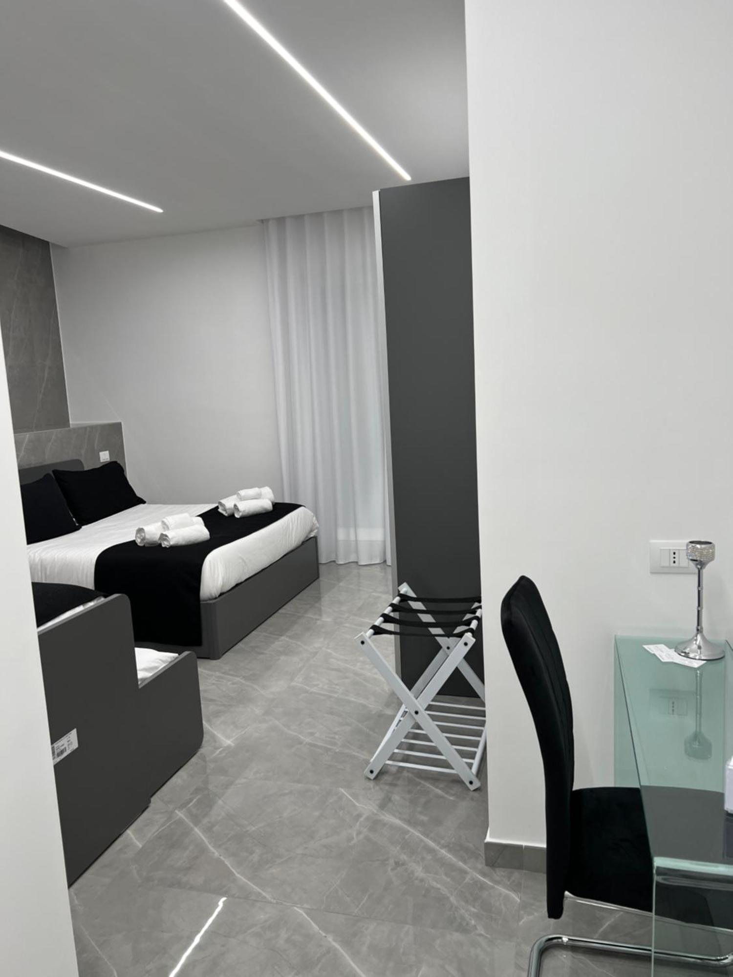 White Elegance Luxury B&B Caserta Bagian luar foto
