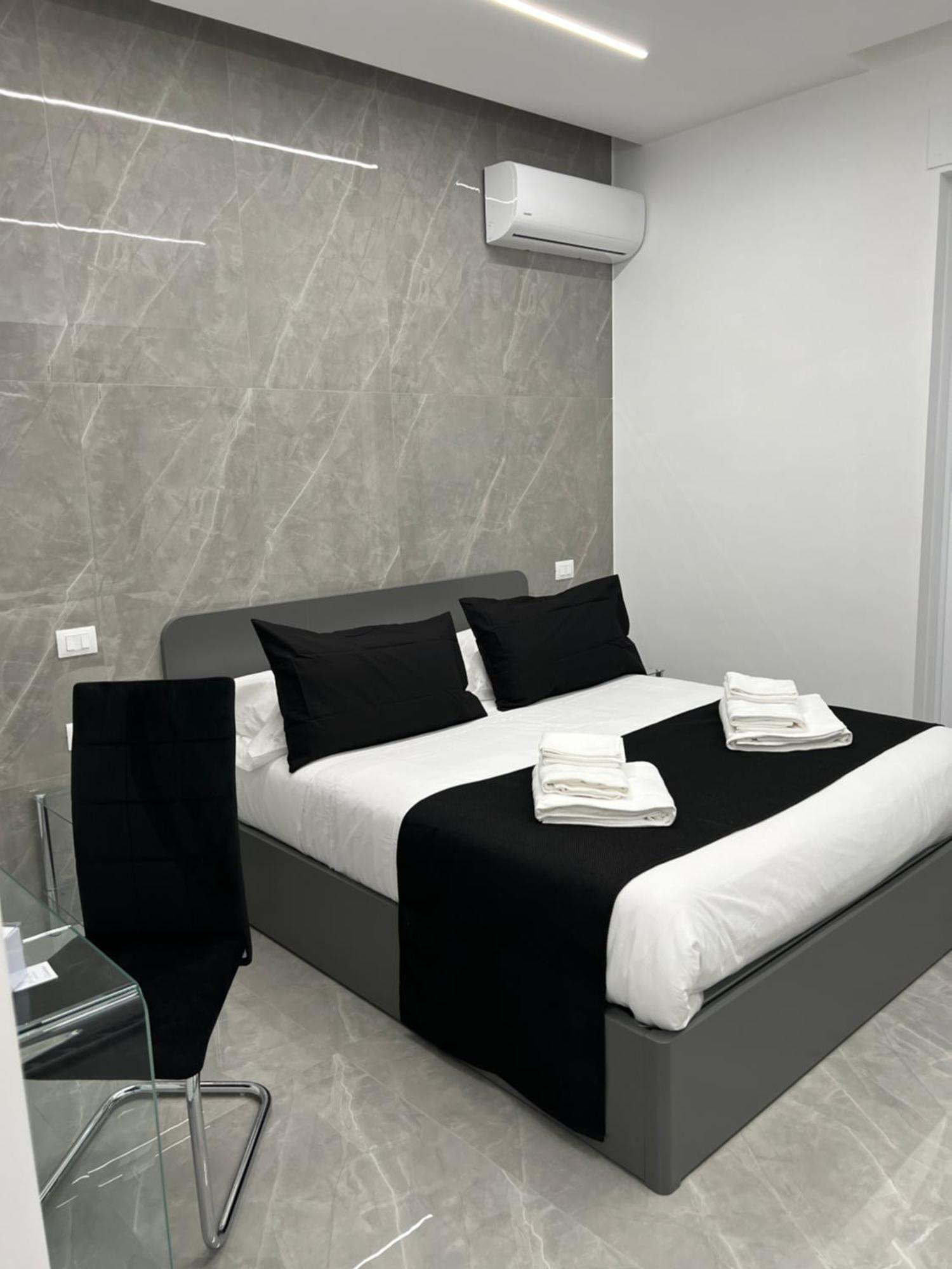 White Elegance Luxury B&B Caserta Bagian luar foto
