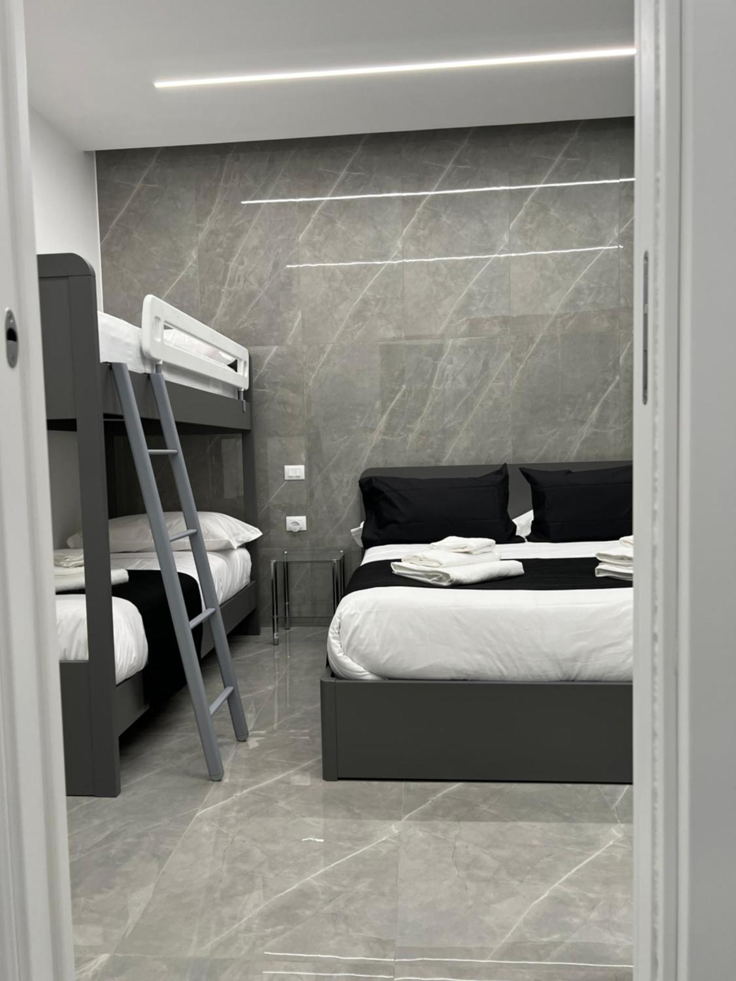 White Elegance Luxury B&B Caserta Bagian luar foto