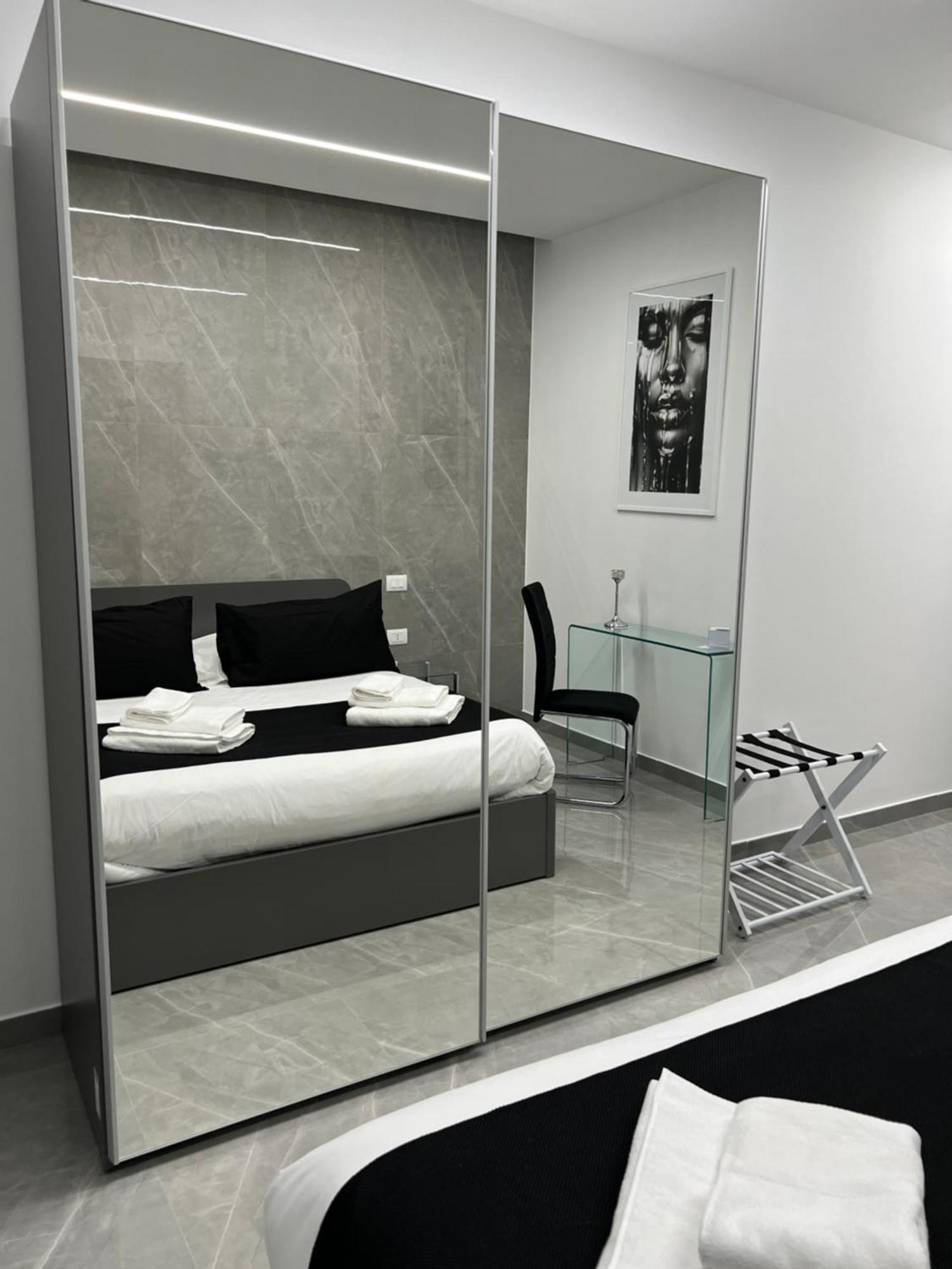 White Elegance Luxury B&B Caserta Bagian luar foto