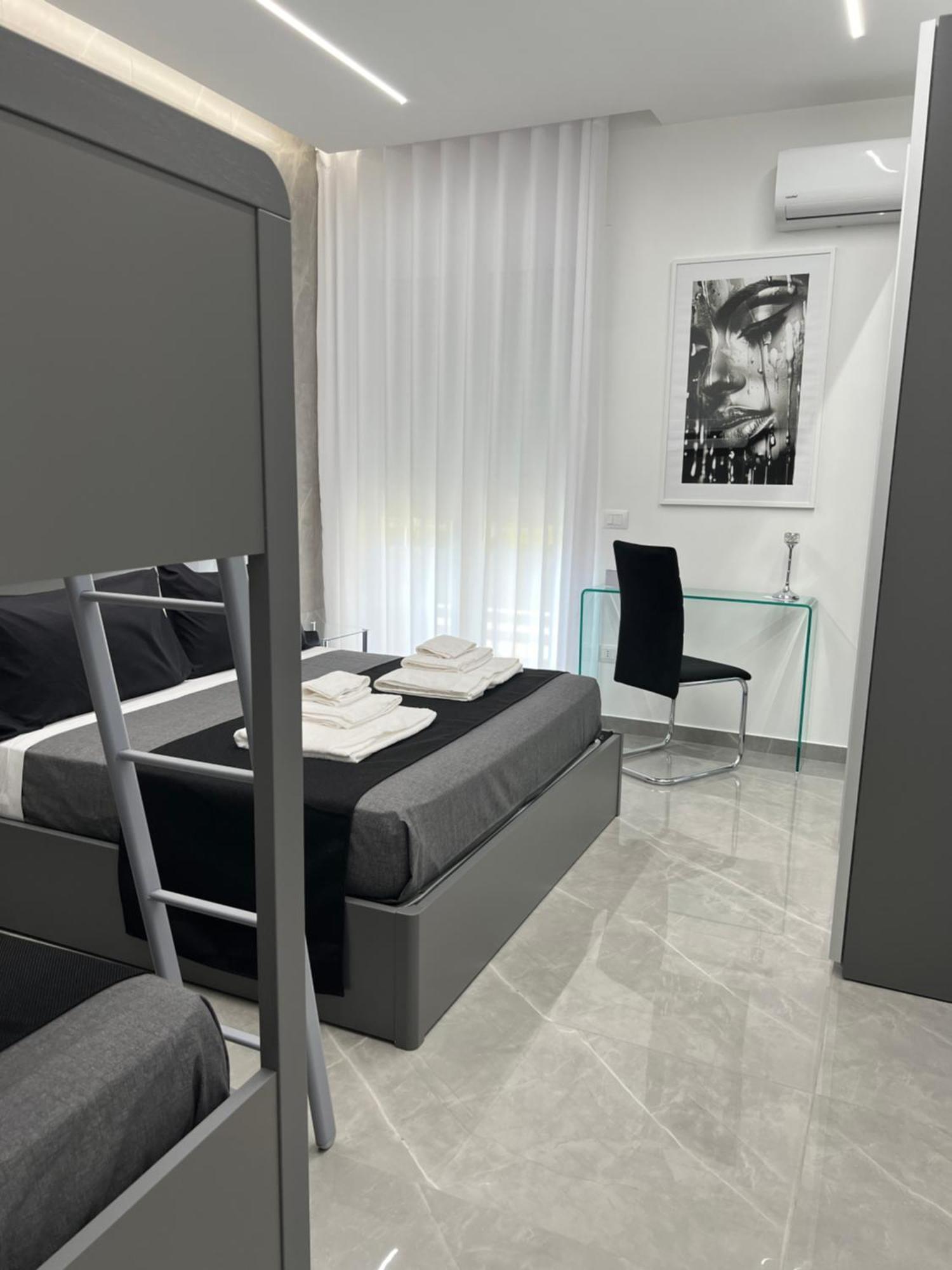 White Elegance Luxury B&B Caserta Bagian luar foto