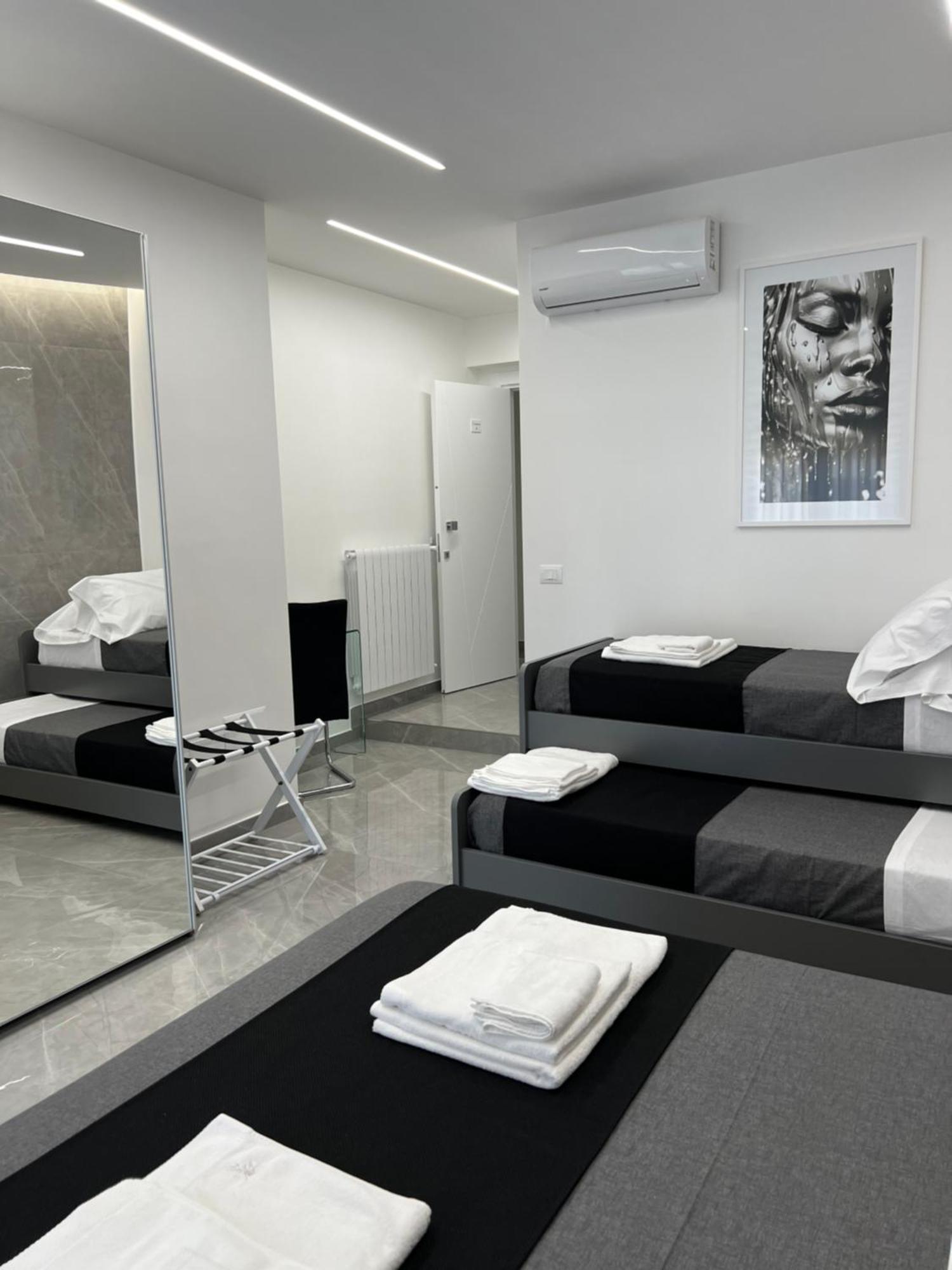 White Elegance Luxury B&B Caserta Bagian luar foto
