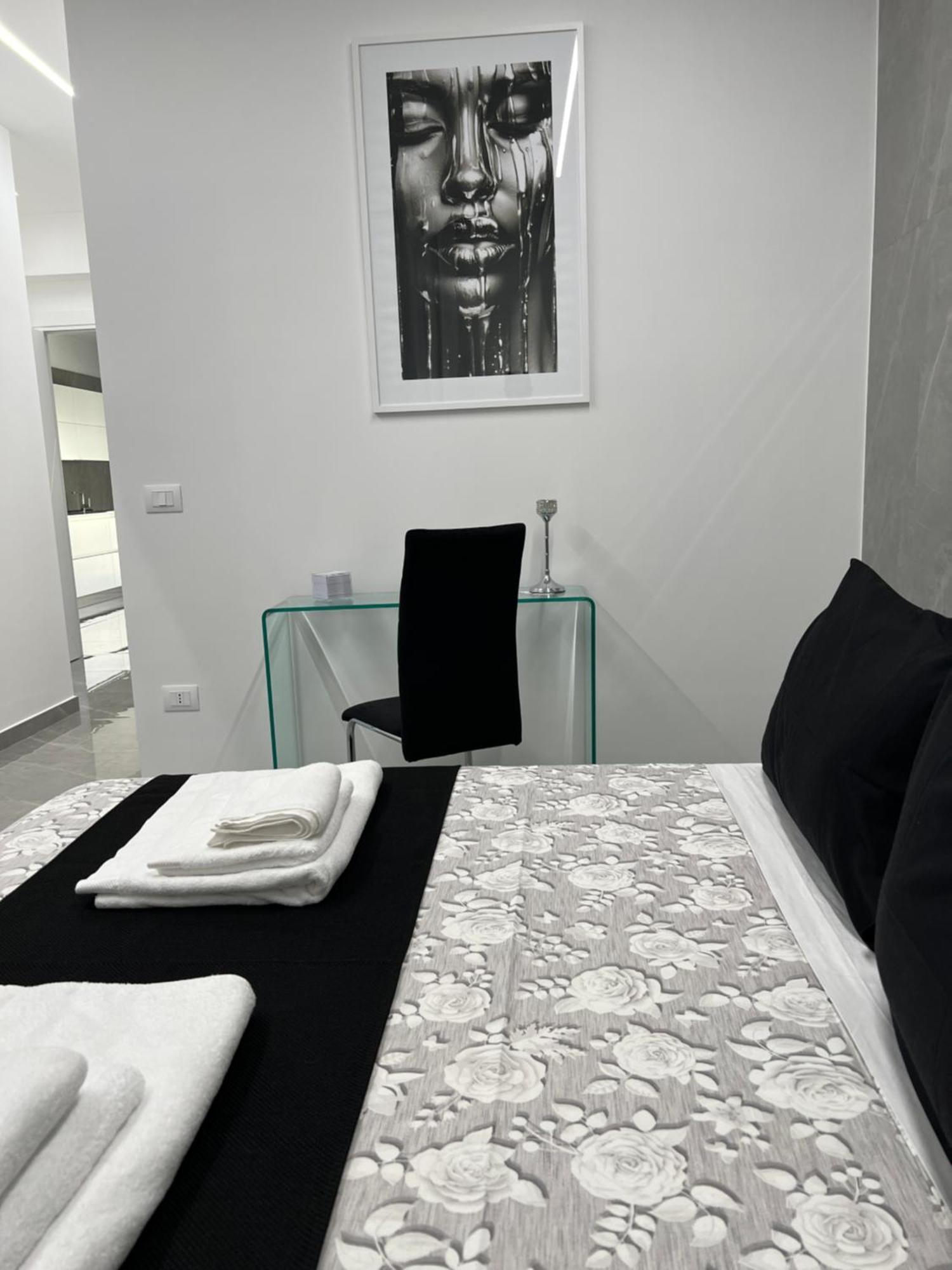 White Elegance Luxury B&B Caserta Bagian luar foto