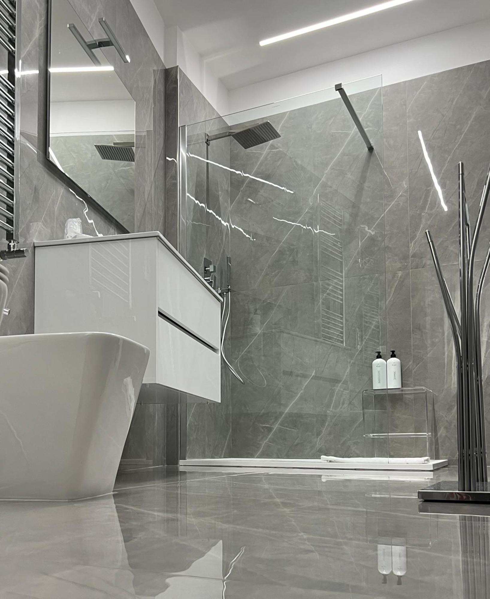 White Elegance Luxury B&B Caserta Bagian luar foto