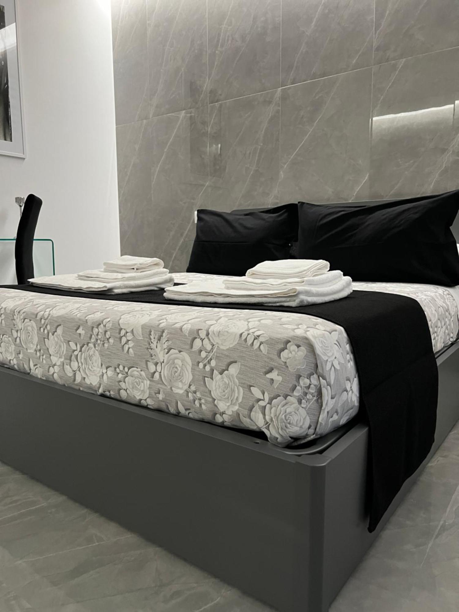 White Elegance Luxury B&B Caserta Bagian luar foto