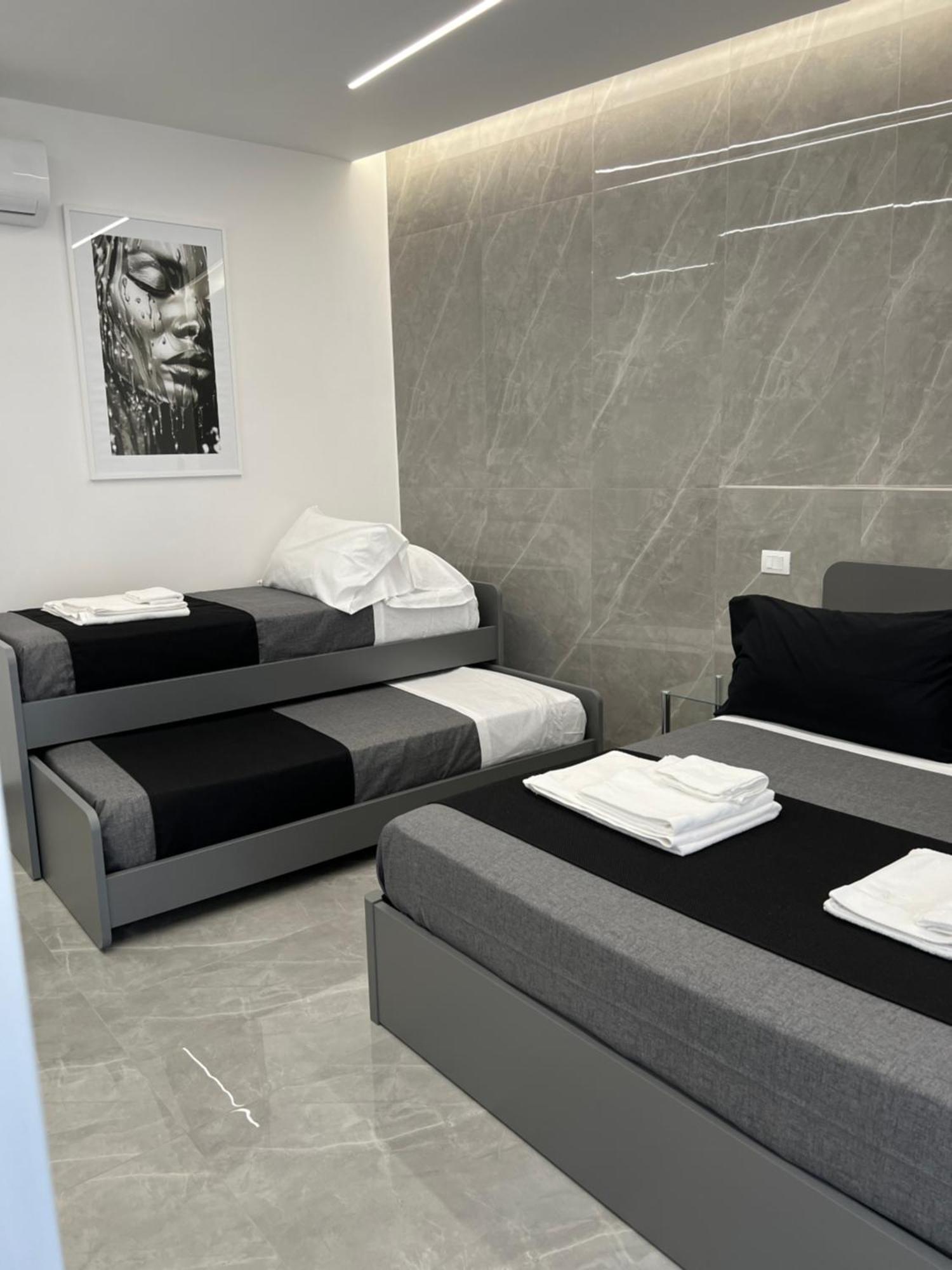 White Elegance Luxury B&B Caserta Bagian luar foto