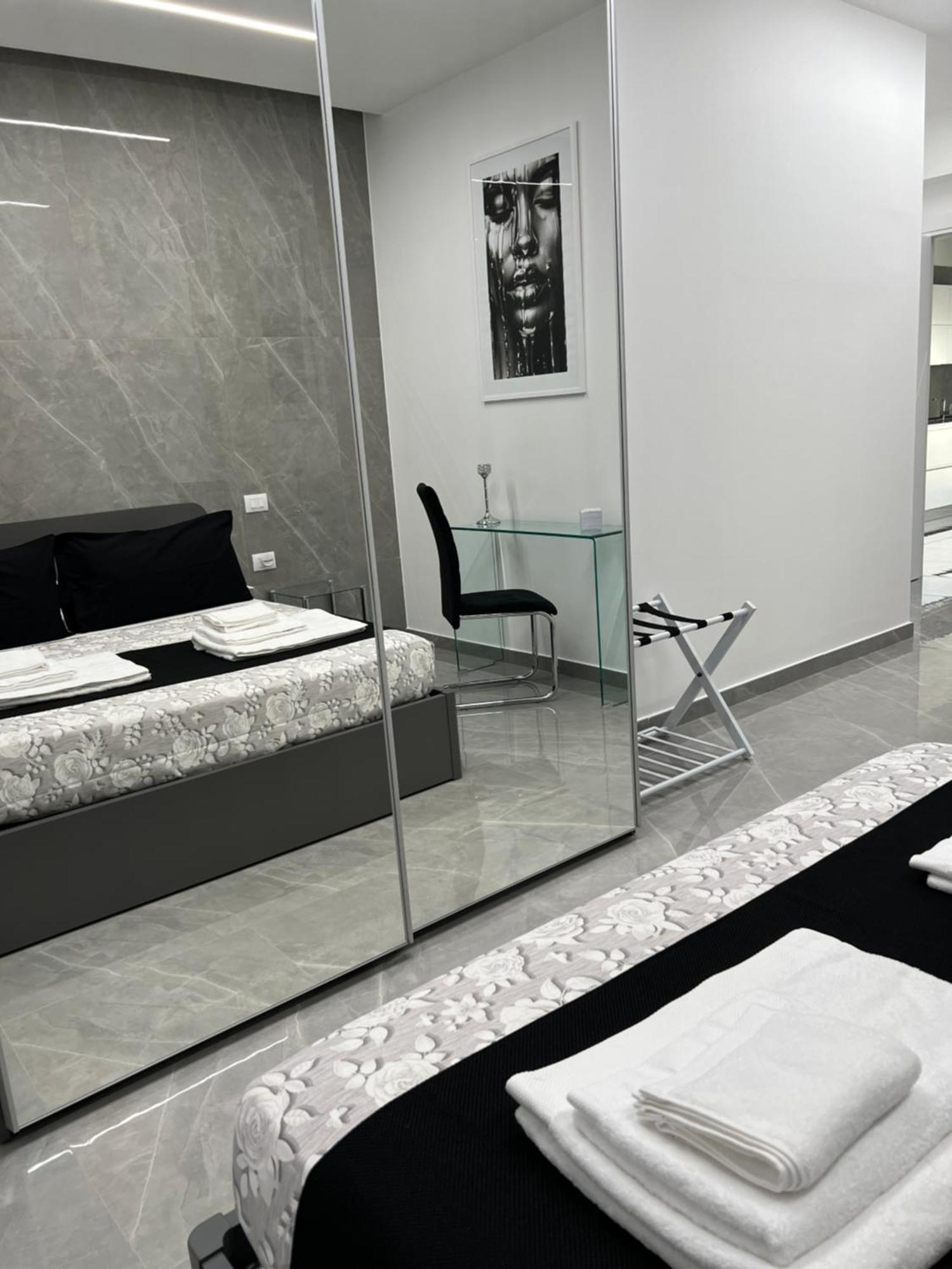 White Elegance Luxury B&B Caserta Bagian luar foto