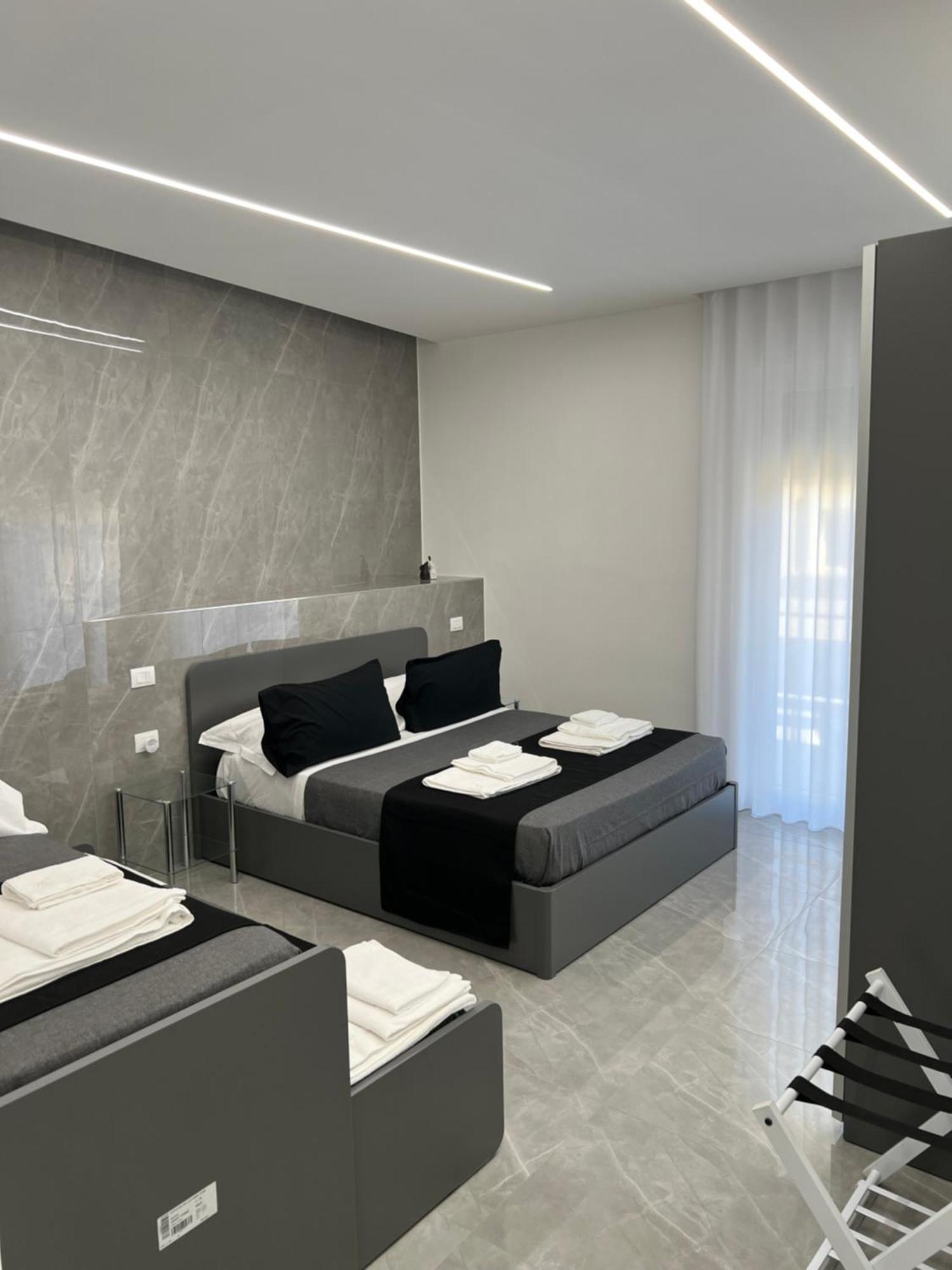 White Elegance Luxury B&B Caserta Bagian luar foto