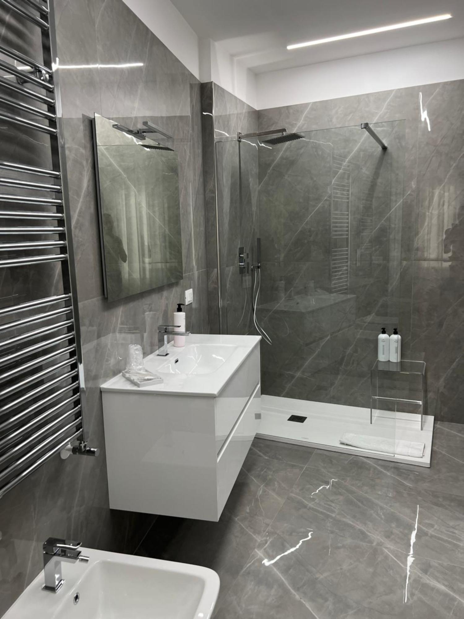 White Elegance Luxury B&B Caserta Bagian luar foto