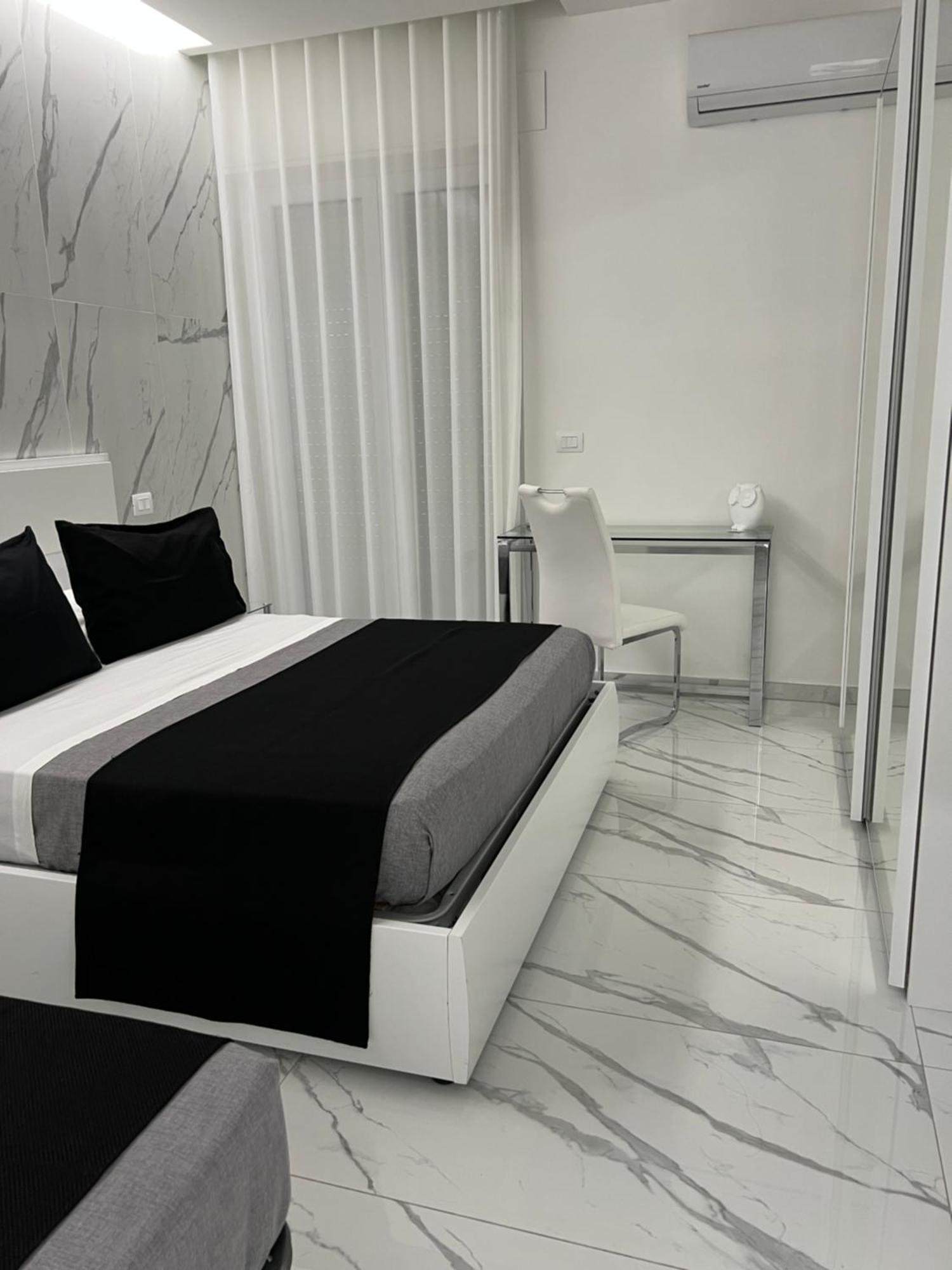 White Elegance Luxury B&B Caserta Bagian luar foto