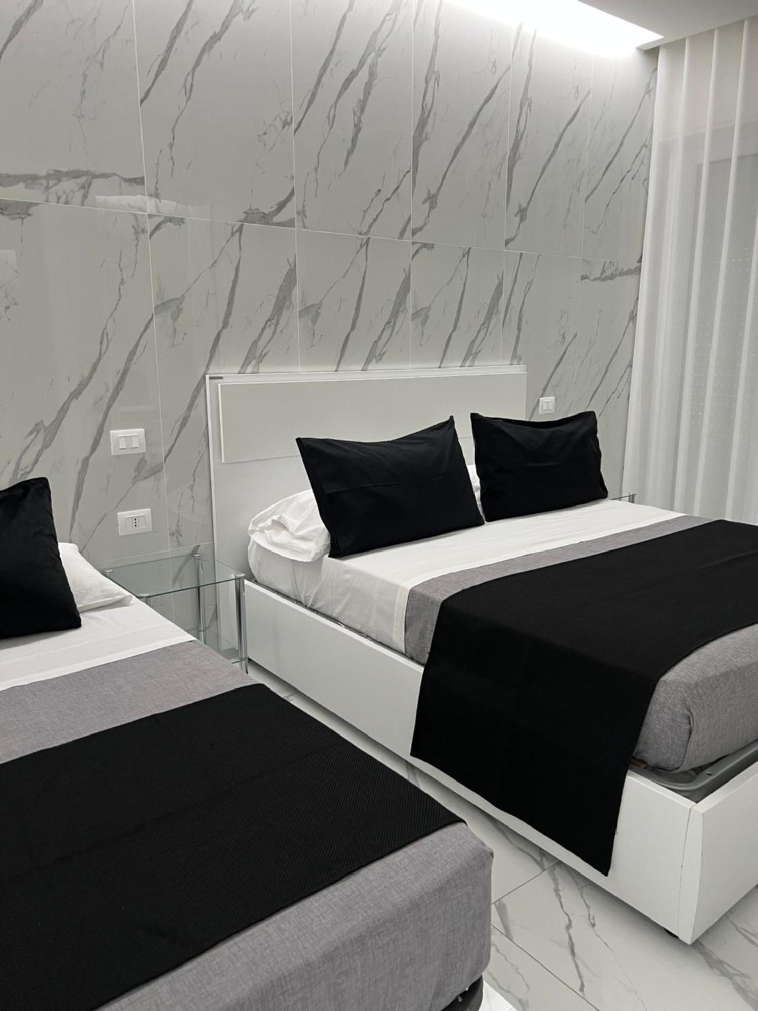 White Elegance Luxury B&B Caserta Bagian luar foto